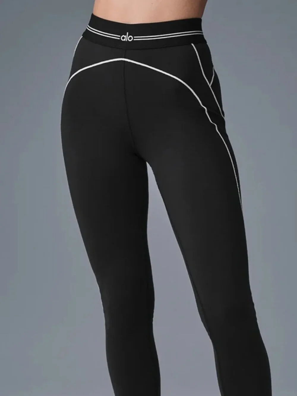 Brand new🖤Alo Yoga Airbrush High-Waist Heart Throb Legging Black/White🎪